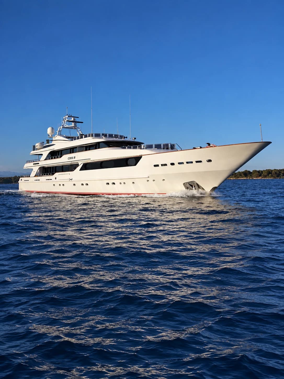 code 8 · benetti 164