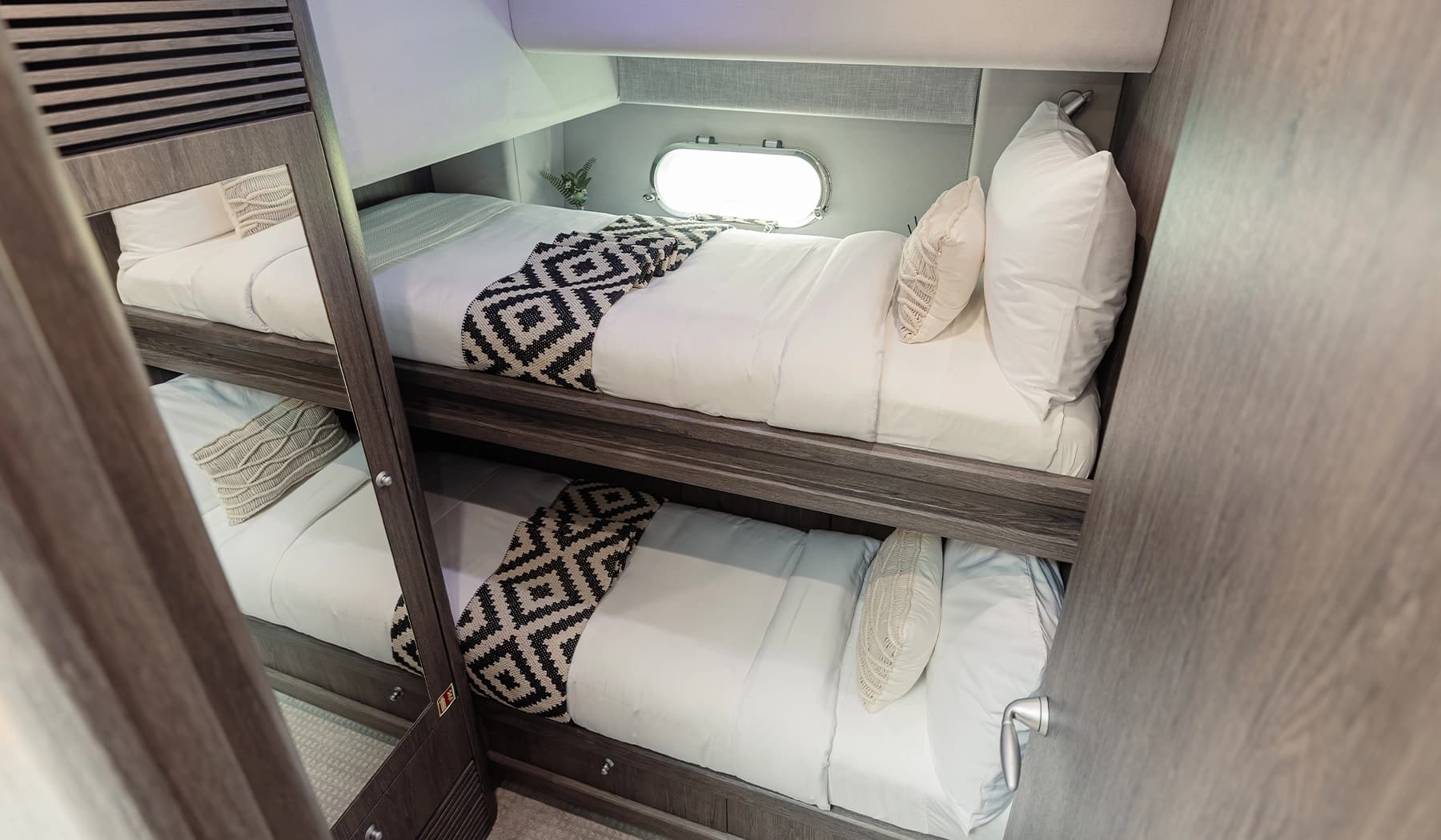 matrix 82ft sunseeker